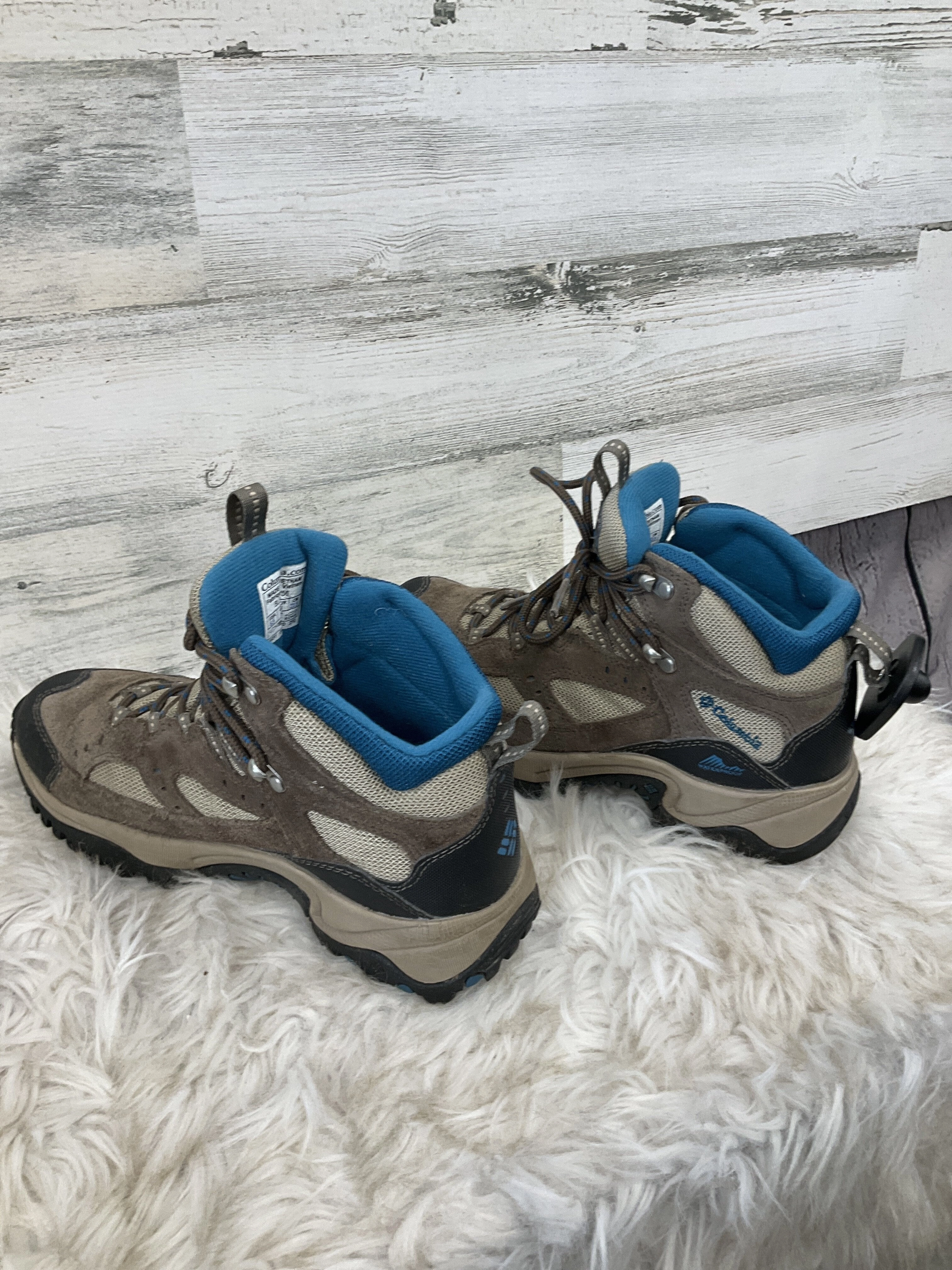 Boots Hiking By Columbia  Size: 6.5