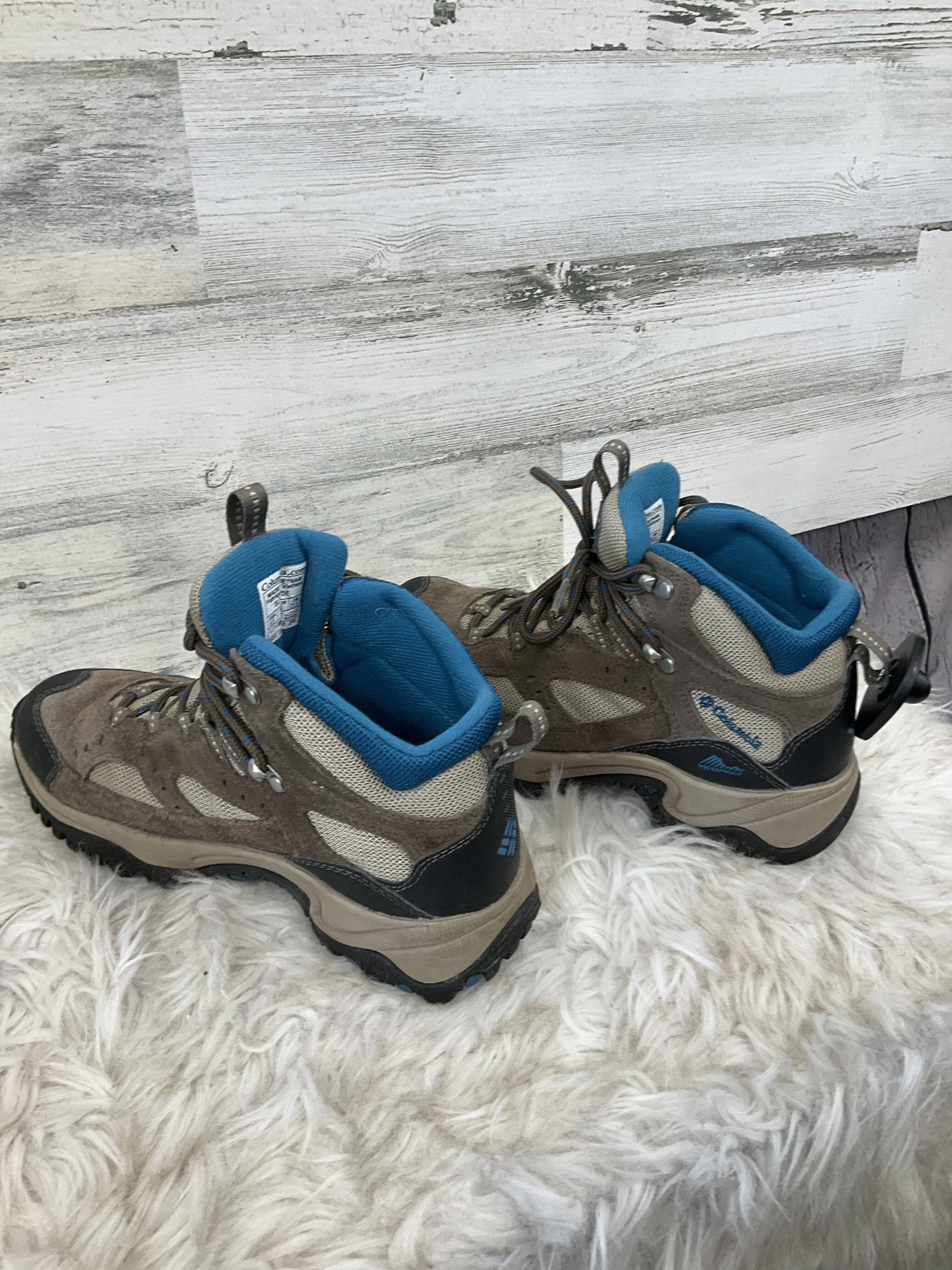 Boots Hiking By Columbia  Size: 6.5