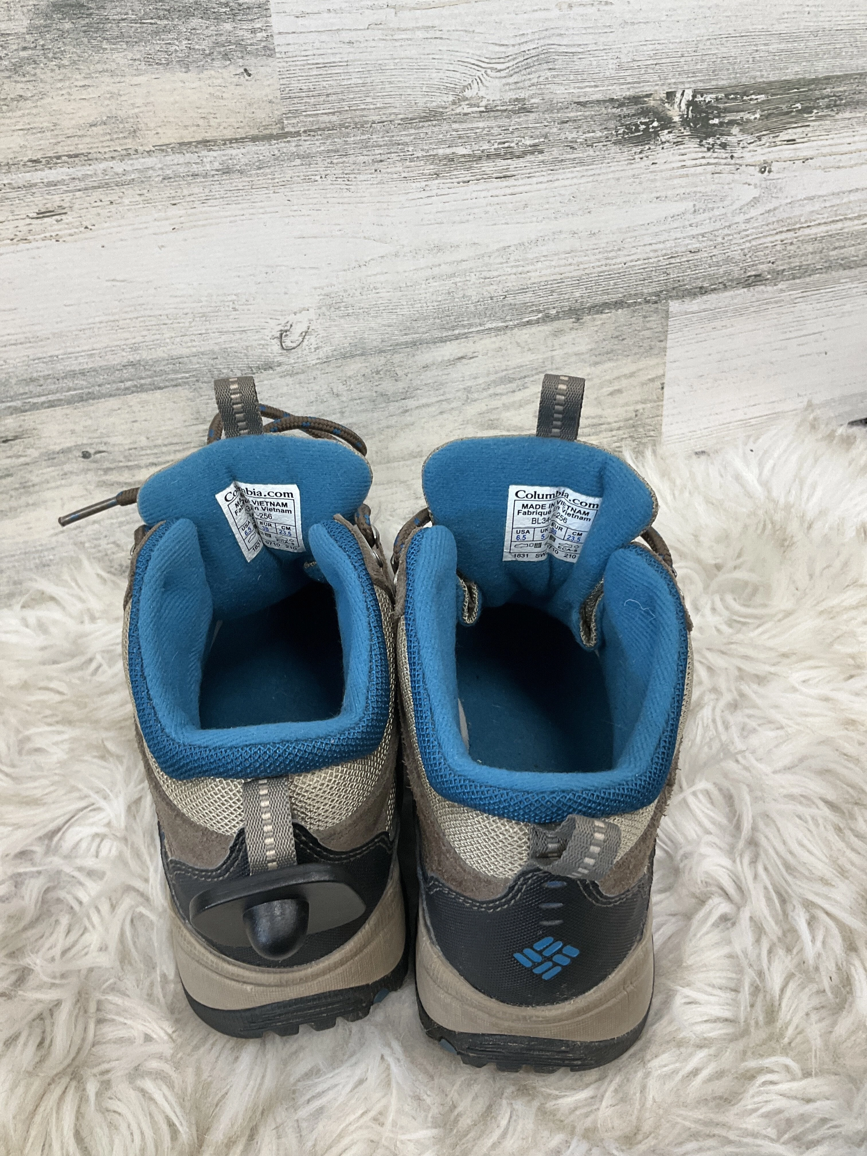 Boots Hiking By Columbia  Size: 6.5
