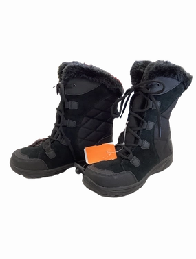 Boots Snow By Columbia  Size: 6