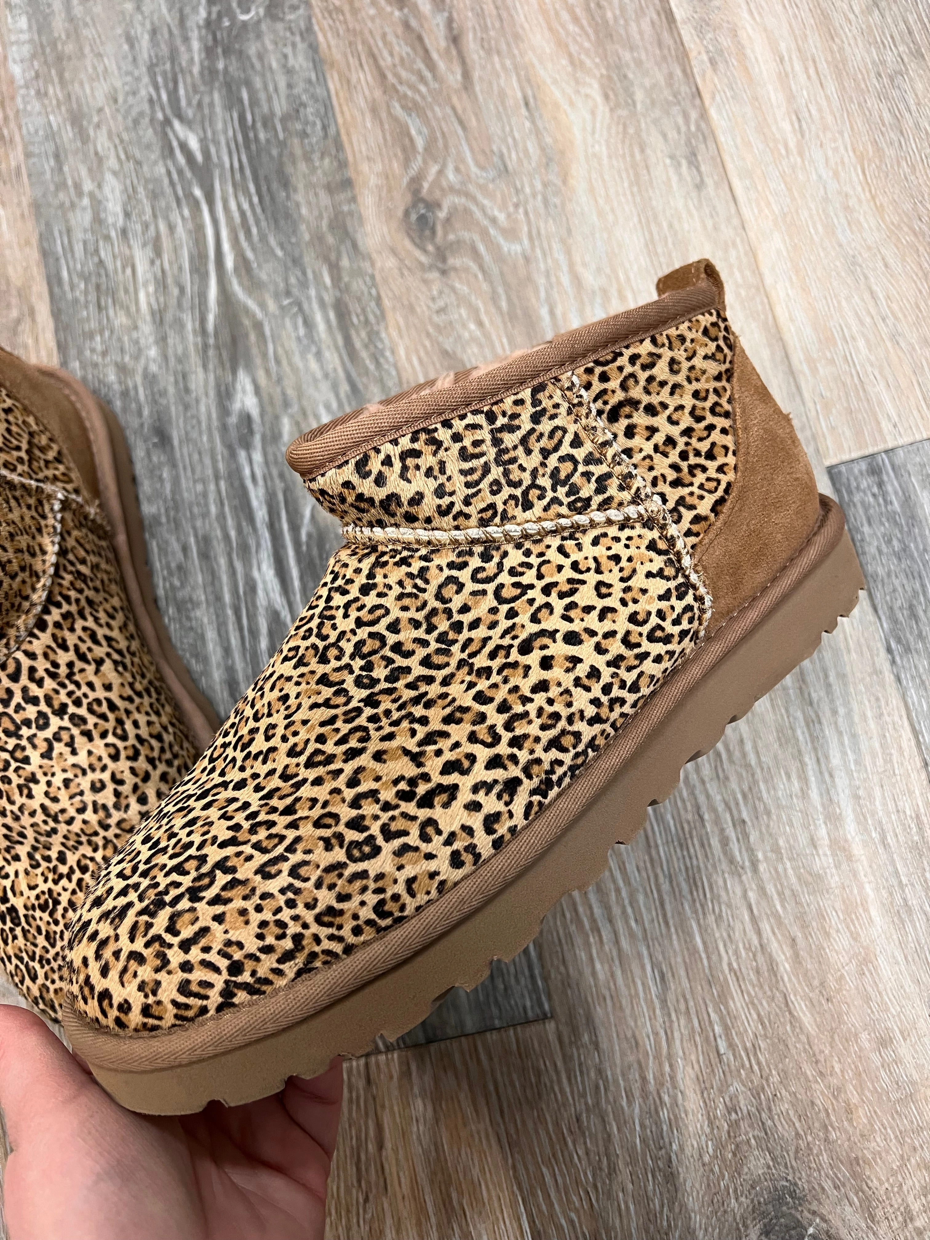 BOOTS SNOW by UGG In ANIMAL PRINT, Size: 8