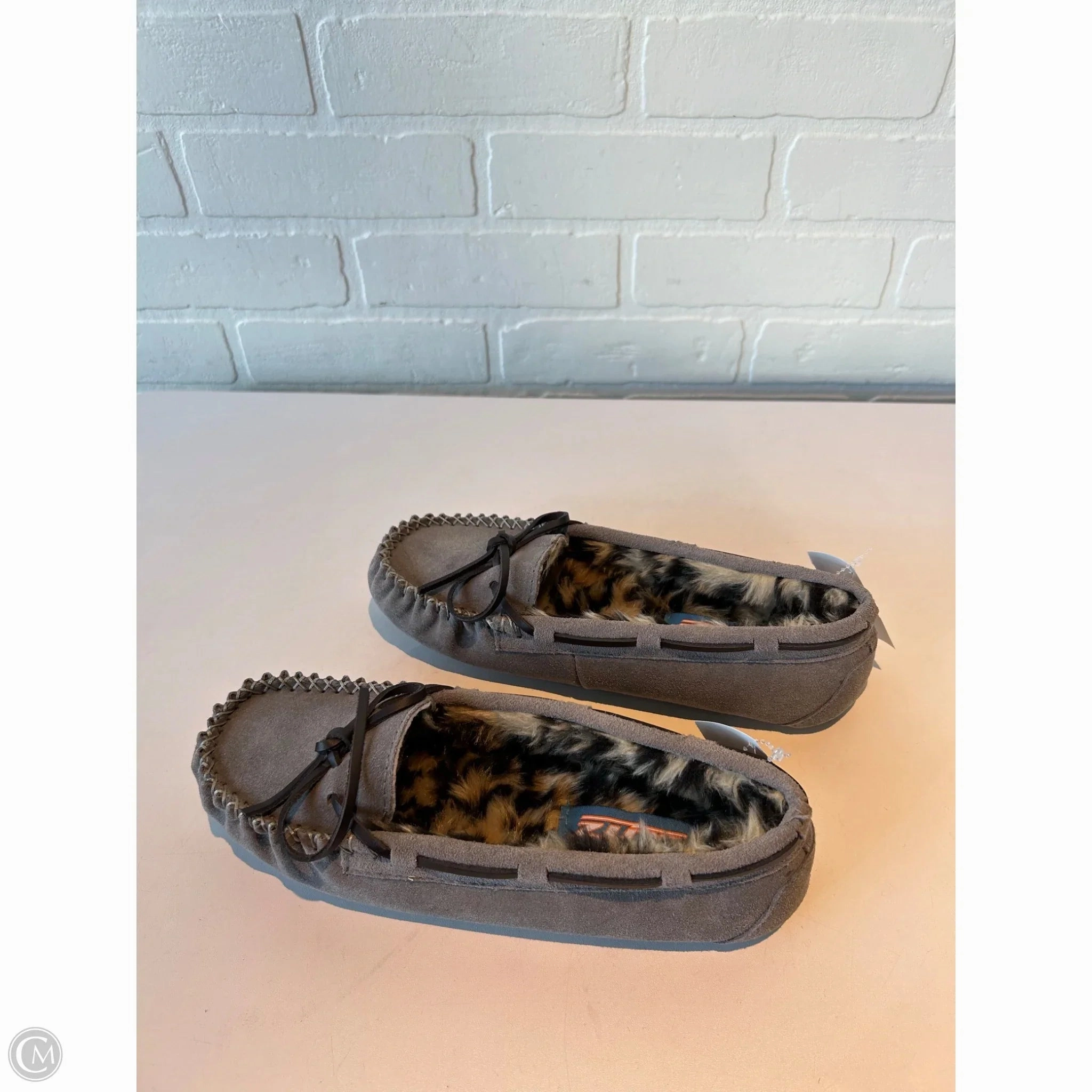 Shoes Flats By Clothes Mentor In Grey, Size: 9