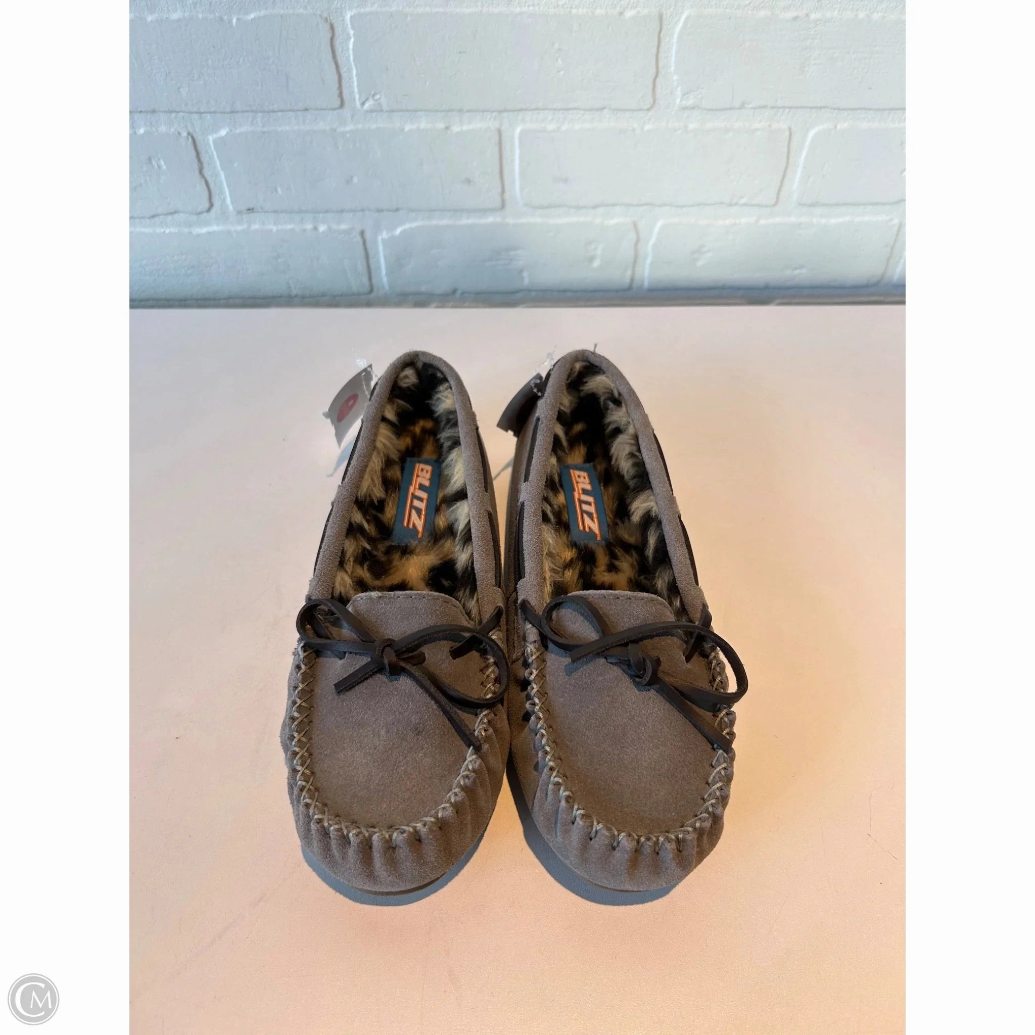 Shoes Flats By Clothes Mentor In Grey, Size: 9