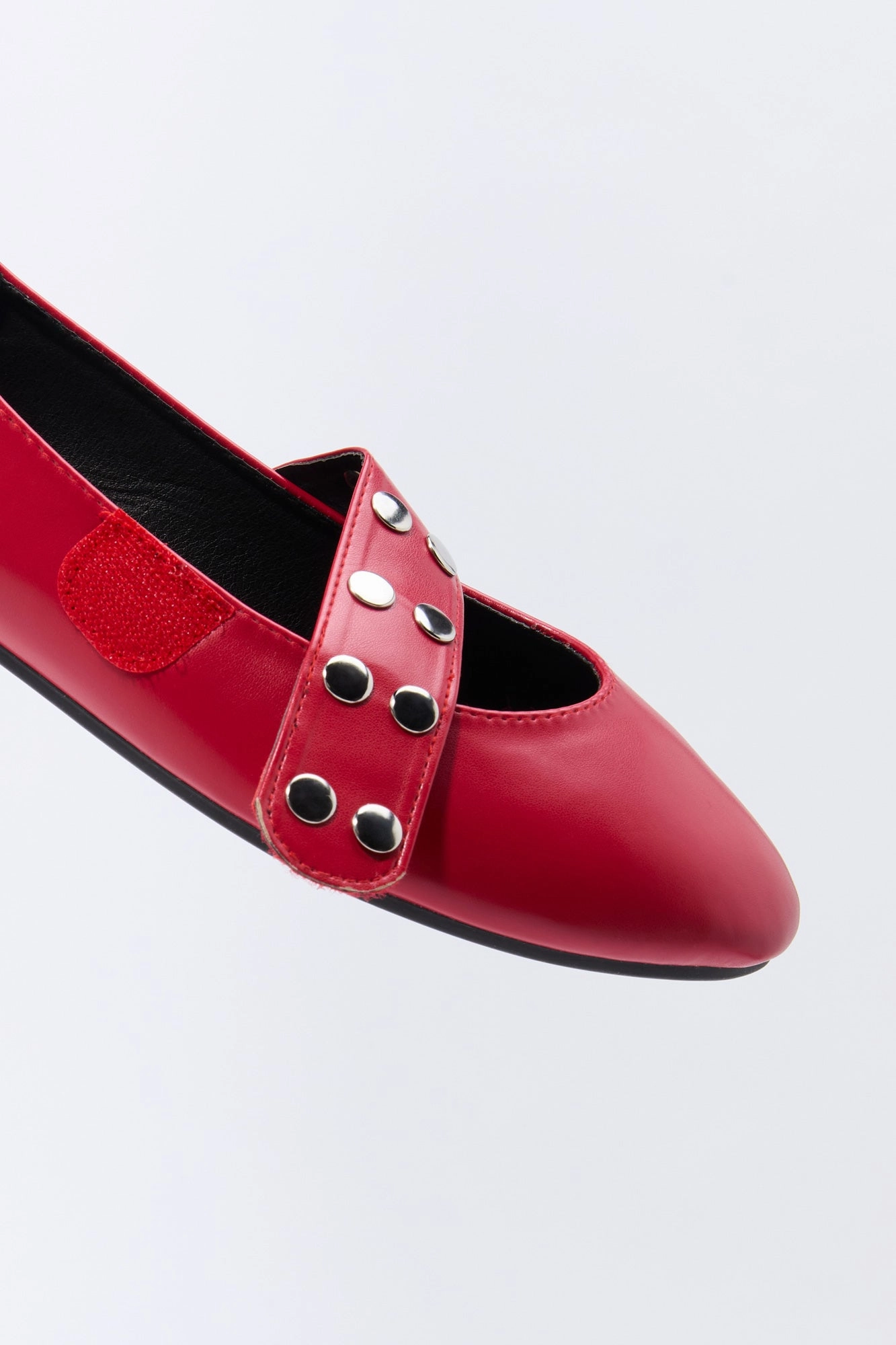 Souliers de ballet en similicuir clouté