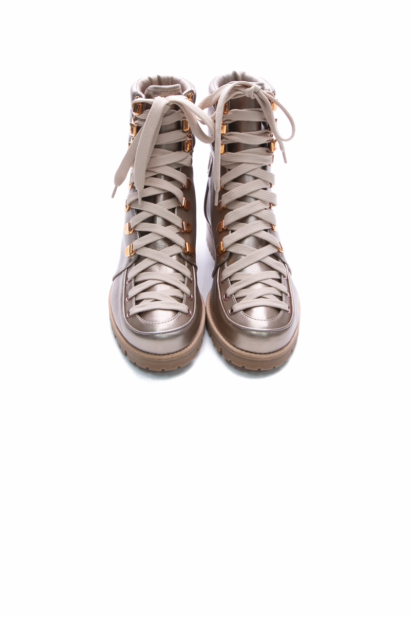 Who Runs Flat Boots - Size 39