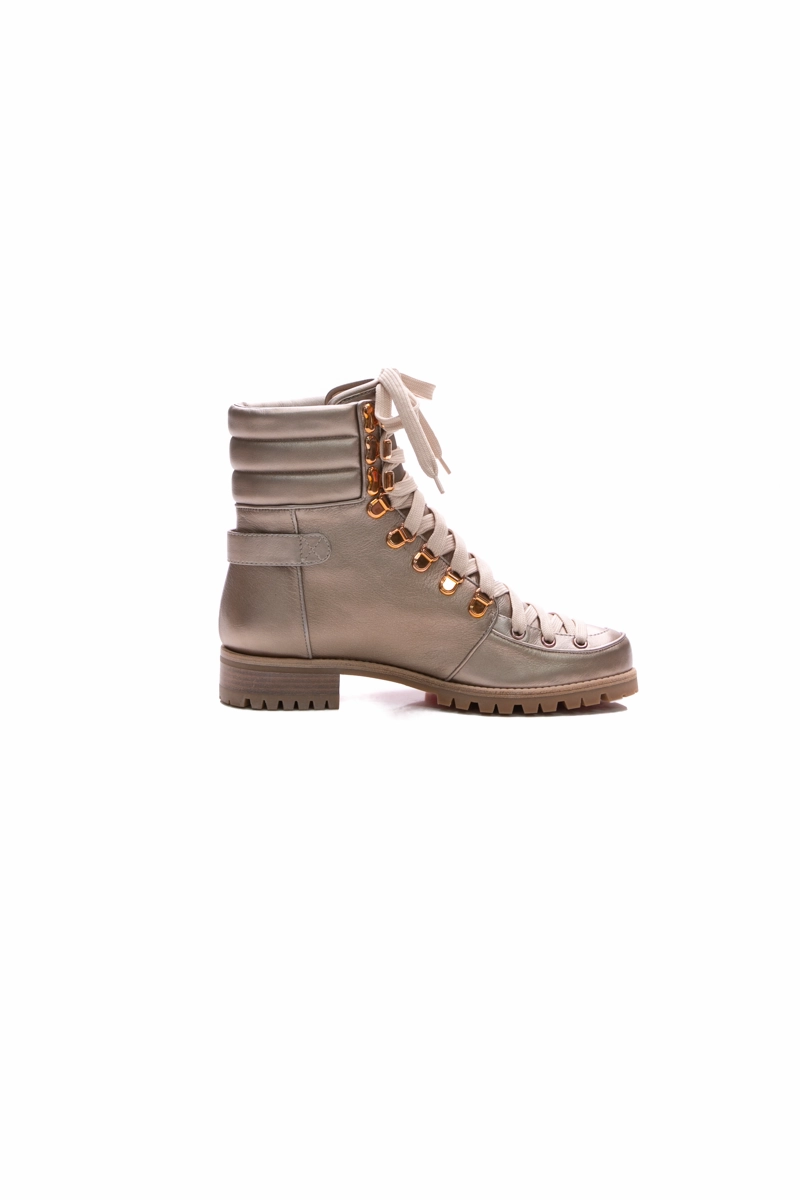 Who Runs Flat Boots - Size 39