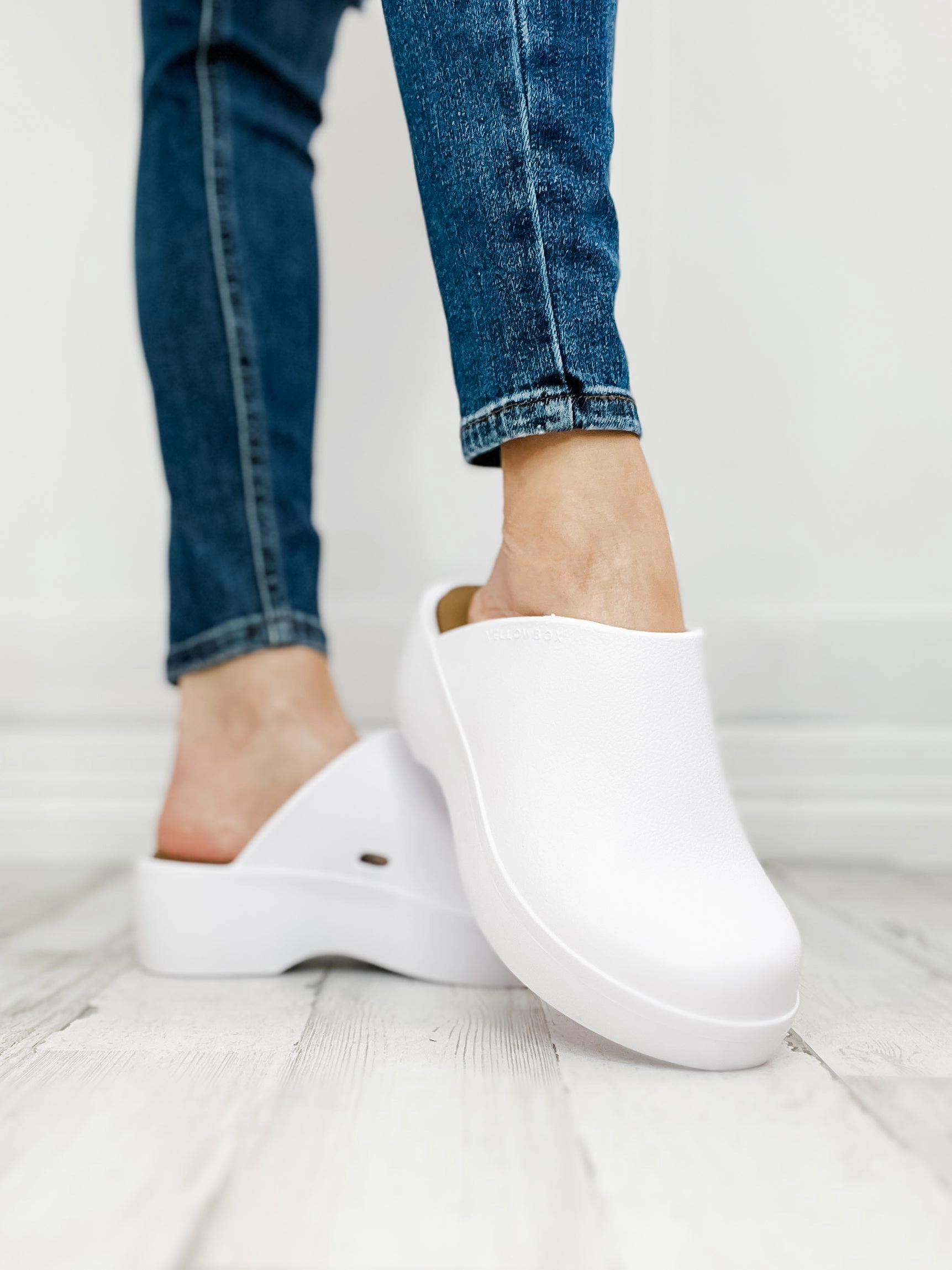 Yellowbox Zippy Clog in White